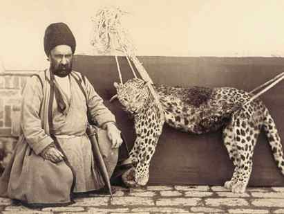 آقا رضا عکاسباشی به گالری هما می رود