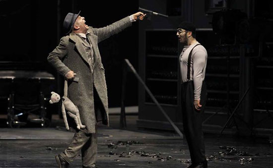 نقد نمایش می‌سی‌سی‌پی نشسته می‌میرد؛ اثر دورنمات در دوراهی کمدی و نوآر