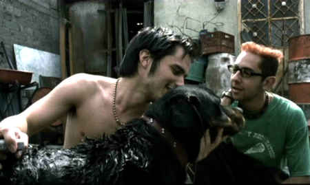 گائل گارسیا برنال در فیلم عشق سگی ساخته ایناریتو